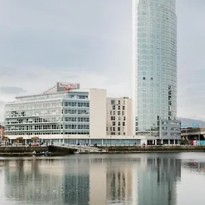 https://best-city-views-sleeps-6-fabulous-interiors.belfasthotelsireland.com