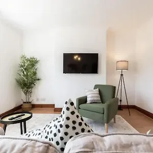 https://metropolitan-203-millbrook-road-east.tophotelsbath.com
