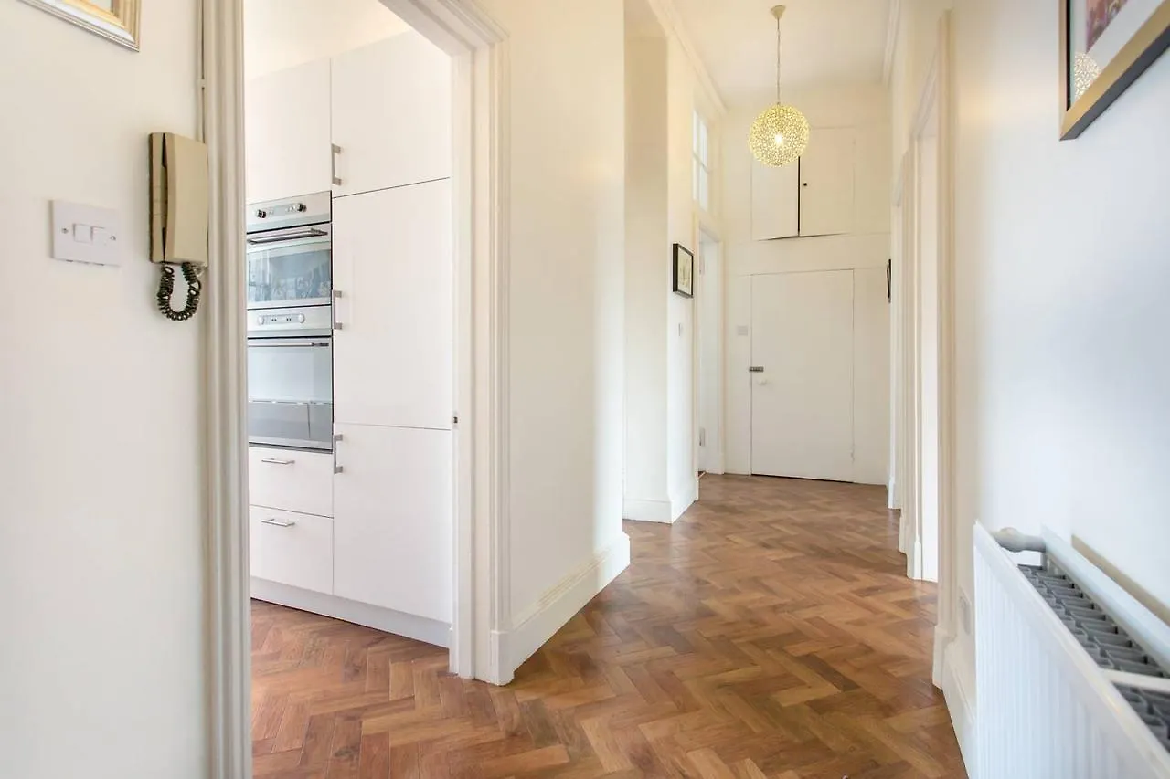 Altido Castle Terrace 3 Bedroom Apartment - Old Town Edinburgh