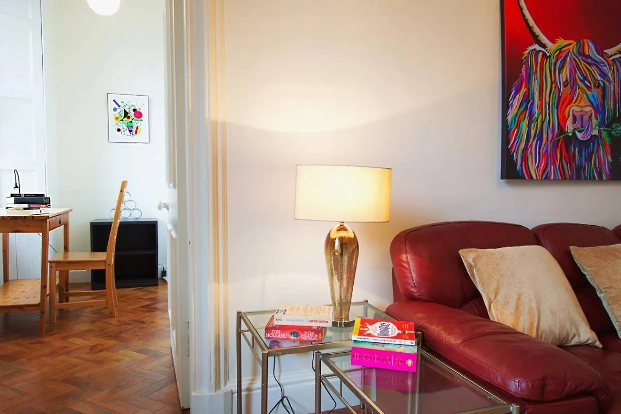 Altido Castle Terrace 3 Bedroom Apartment - Old Town Edinburgh