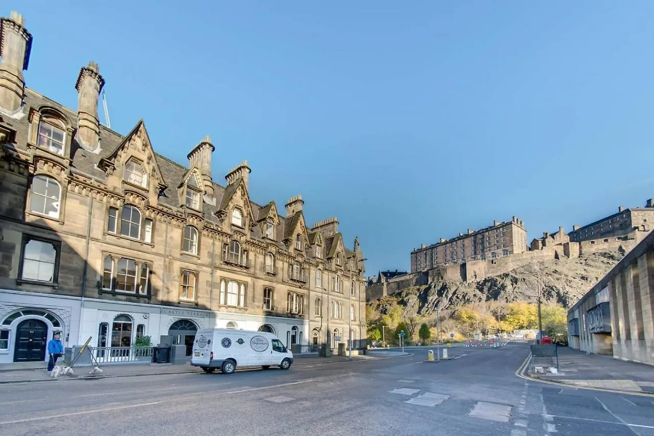 Altido Castle Terrace 3 Bedroom Apartment - Old Town Edinburgh