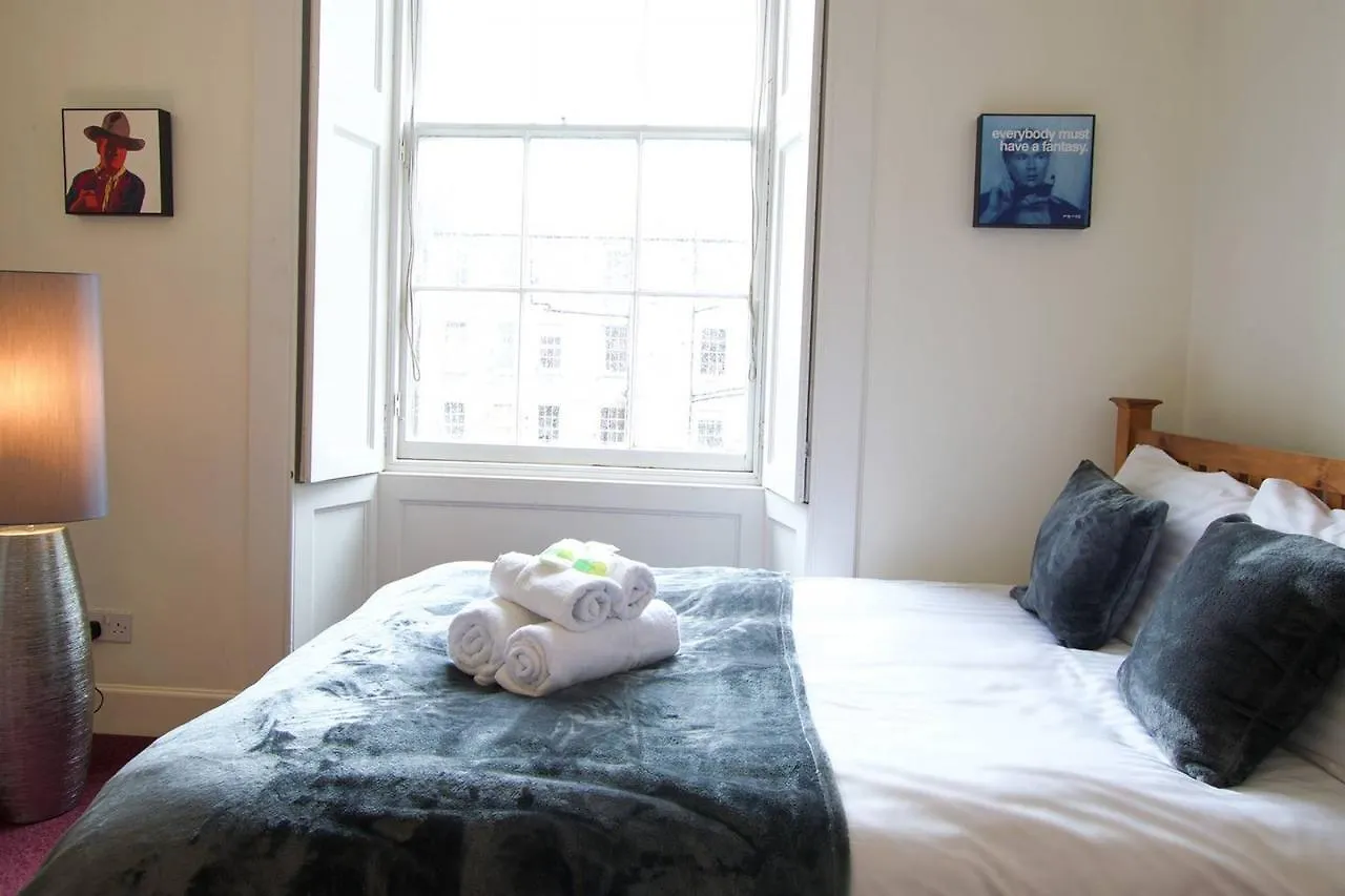 Altido Castle Terrace 3 Bedroom Apartment - Old Town Edinburgh 0*,