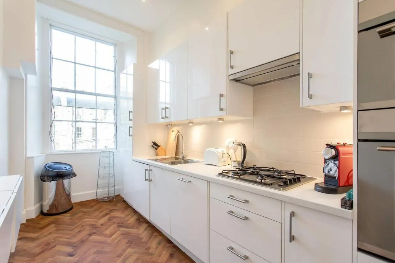 Altido Castle Terrace 3 Bedroom Apartment - Old Town Edinburgh