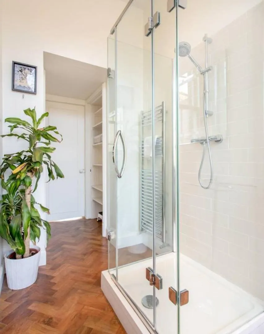 Altido Castle Terrace 3 Bedroom Apartment - Old Town Edinburgh