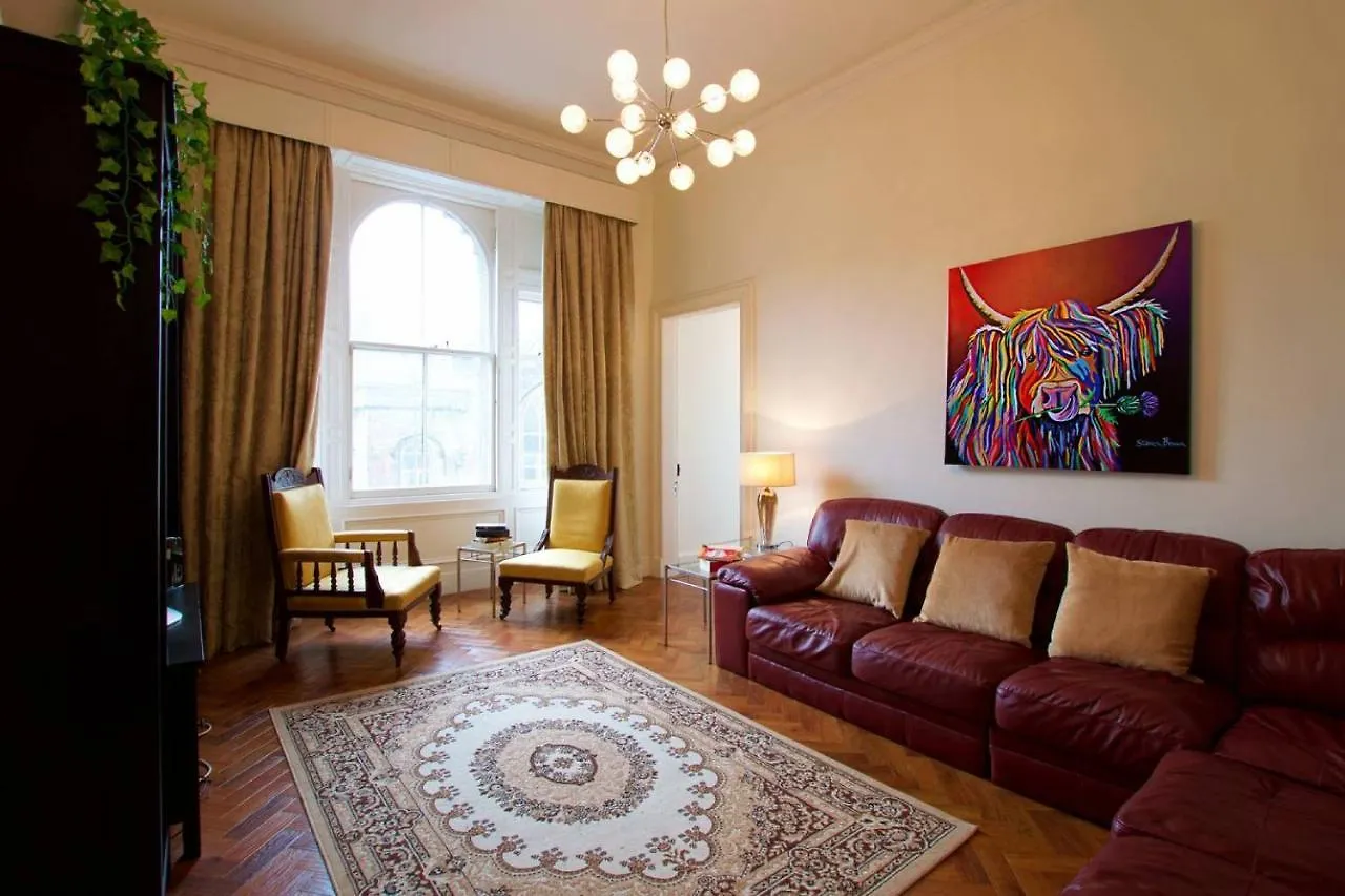 Altido Castle Terrace 3 Bedroom Apartment - Old Town Edinburgh