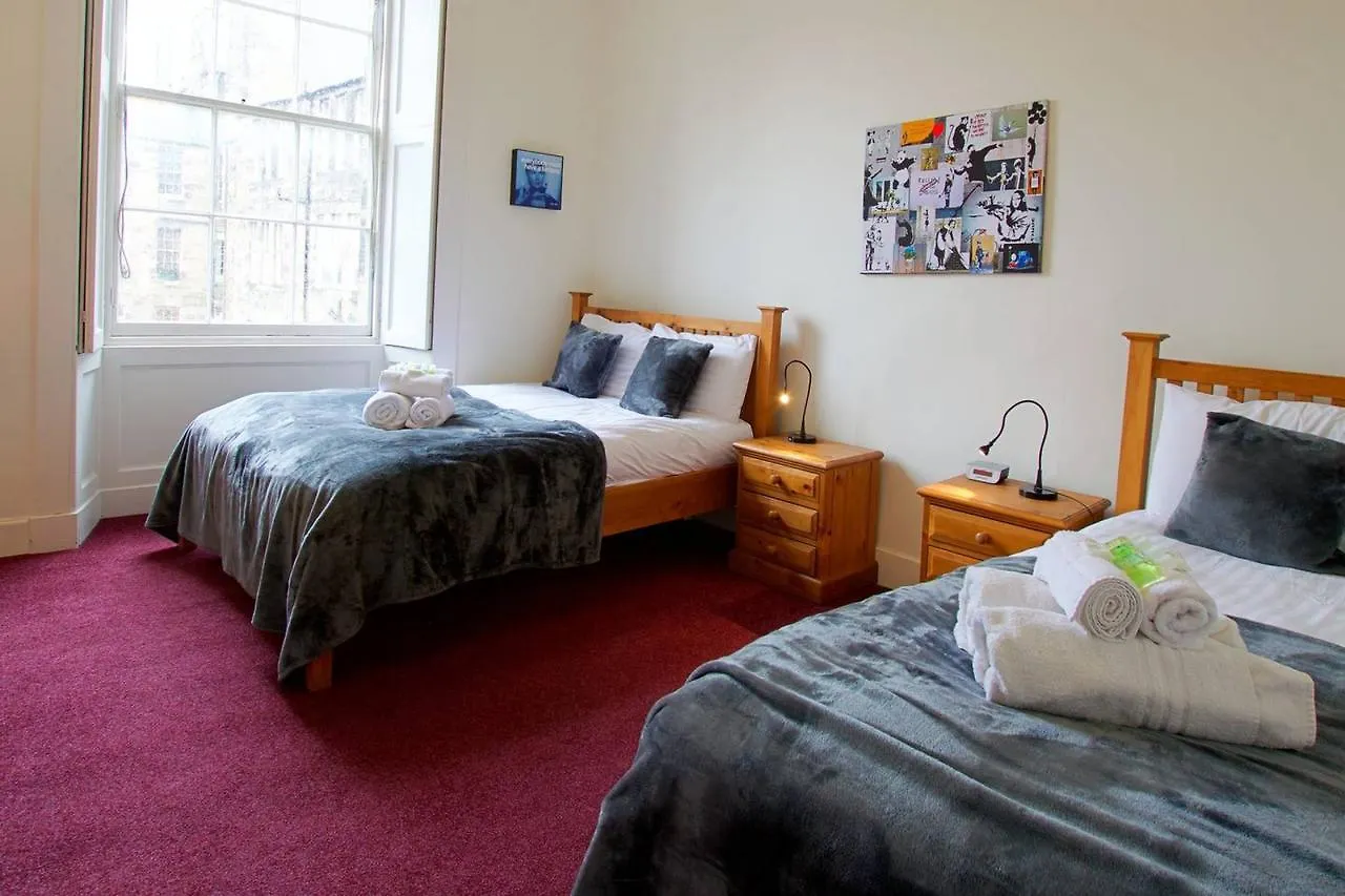 Altido Castle Terrace 3 Bedroom Apartment - Old Town Edinburgh